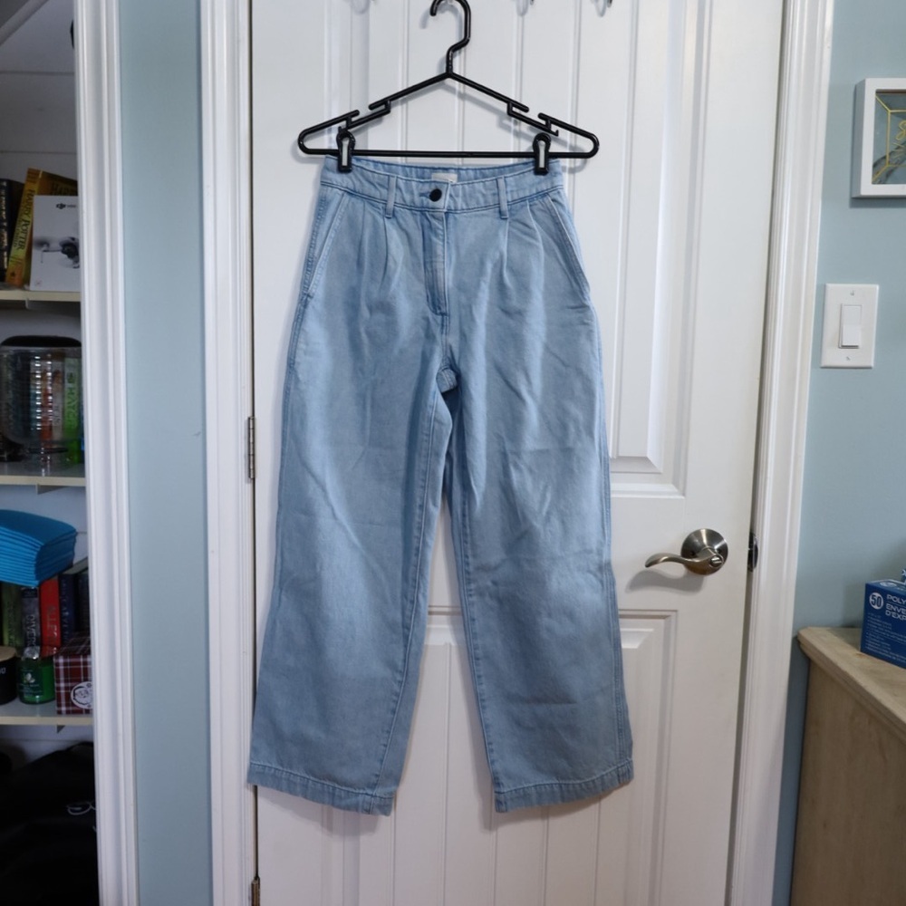 Aritzia Wilfred Embark High Waisted Front Pleated Light Wash Jeans Size 0 - Picture 2 of 11